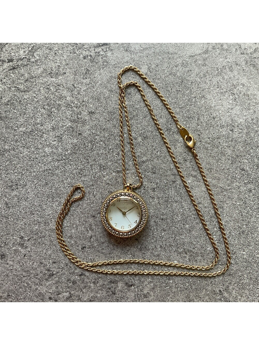 Vintage Avon Quartz Pendant Watch With Magnifying Glass Open Face Gold Tone A21
